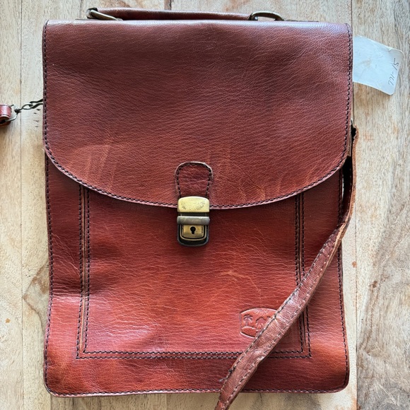 Handbags - Vintage leather bag purse